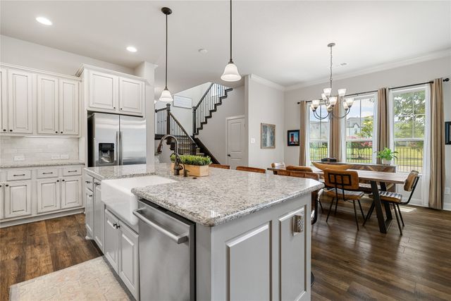 1820 Roundtree Circle W, Fort Worth, TX 76008