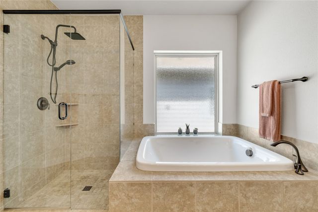 1820 Roundtree Circle W, Fort Worth, TX 76008