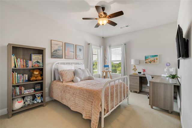 1820 Roundtree Circle W, Fort Worth, TX 76008