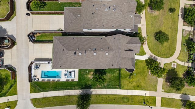 1820 Roundtree Circle W, Fort Worth, TX 76008
