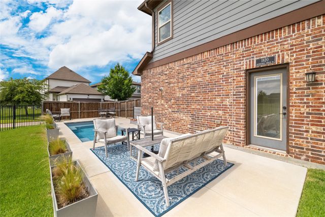 1820 Roundtree Circle W, Fort Worth, TX 76008