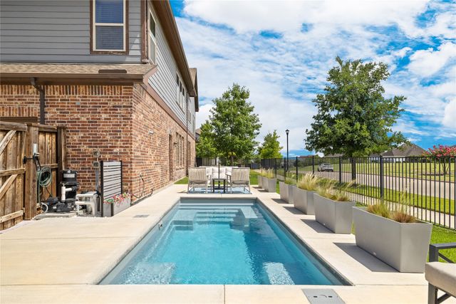 1820 Roundtree Circle W, Fort Worth, TX 76008