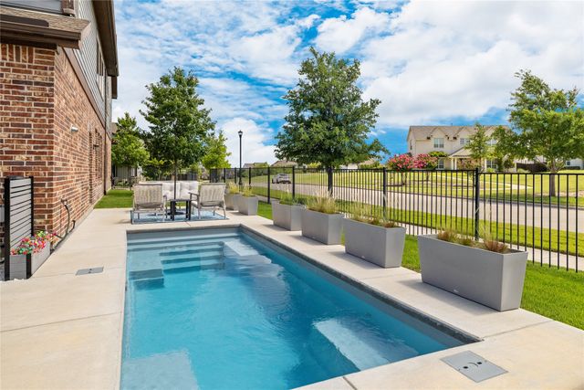 1820 Roundtree Circle W, Fort Worth, TX 76008