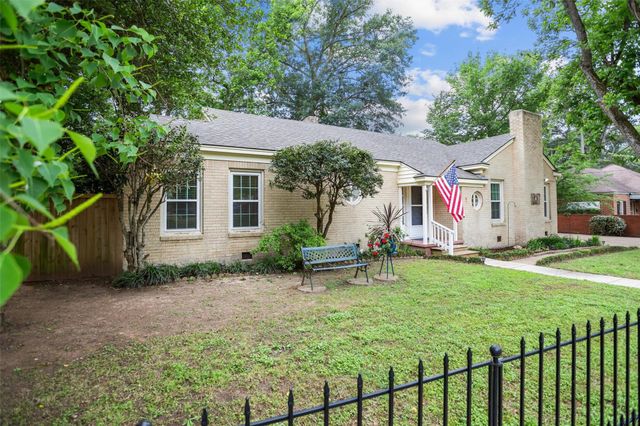 419 E Bell Avenue, Crockett, TX 75835