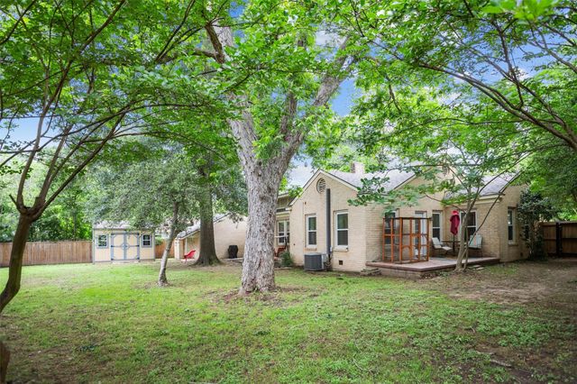 419 E Bell Avenue, Crockett, TX 75835