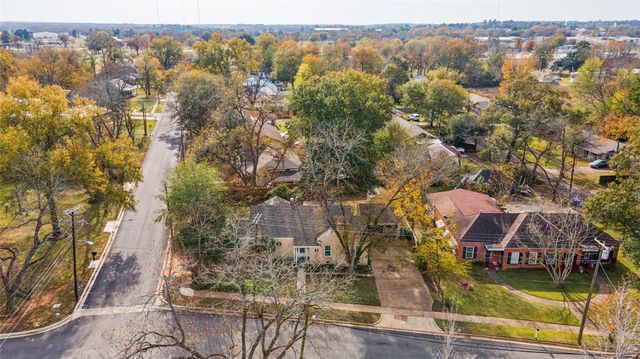 419 E Bell Avenue, Crockett, TX 75835