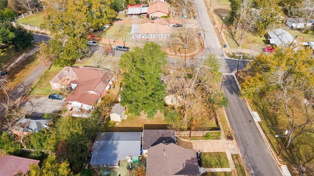 419 E Bell Avenue, Crockett, TX 75835