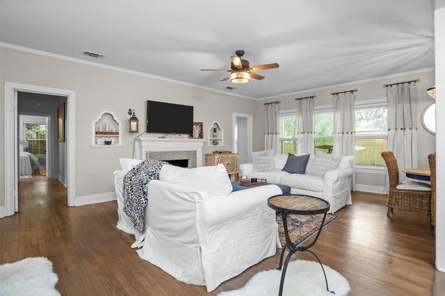 419 E Bell Avenue, Crockett, TX 75835