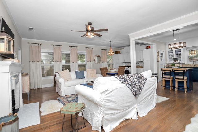 419 E Bell Avenue, Crockett, TX 75835