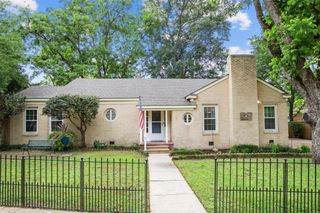 419 E Bell Avenue, Crockett, TX 75835
