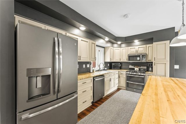 7834 State Street Road, Throop, NY 13021