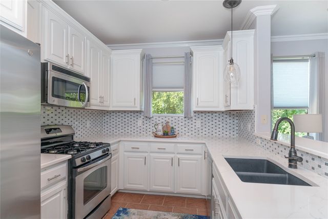 500 Waters Edge Drive 221, Lake Dallas, TX 75065