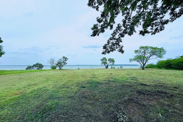 8437 Edgewater Drive, Kemp, TX 75143