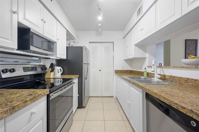 19555 E Country Club Dr 8303, Aventura, FL 33180