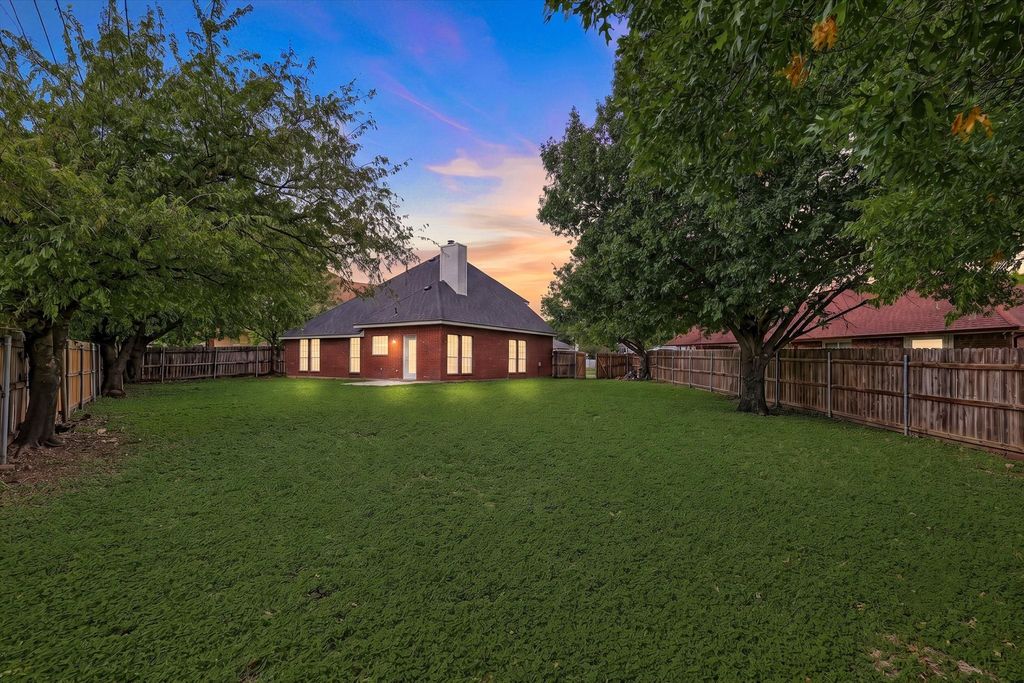 900 Blossomwood Court, Arlington, TX 76017 — photo 5