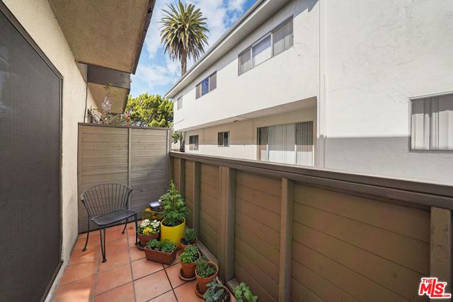 11952 Darlington Avenue 3, Los Angeles, CA 90049