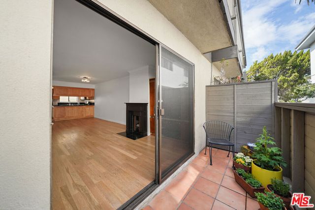 11952 Darlington Avenue 3, Los Angeles, CA 90049