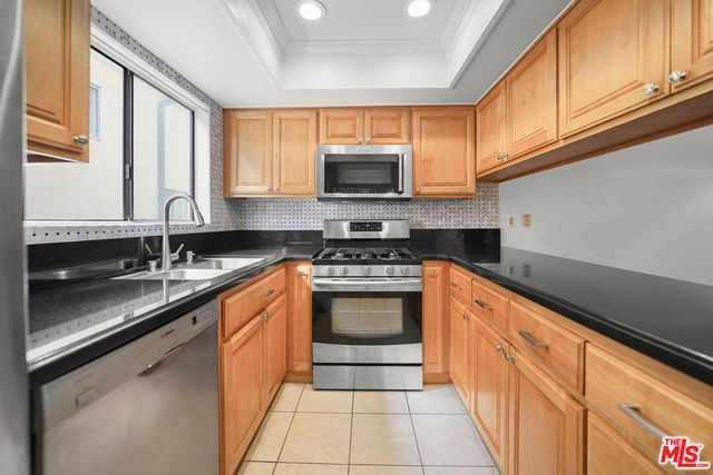 11952 Darlington Avenue 3, Los Angeles, CA 90049