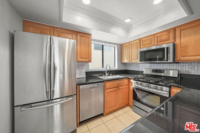 11952 Darlington Avenue 3, Los Angeles, CA 90049