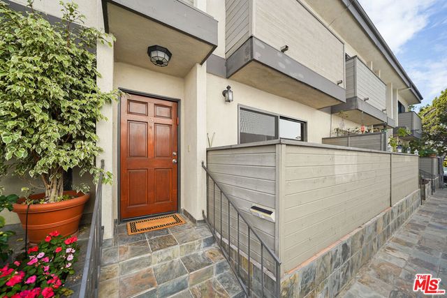 11952 Darlington Avenue 3, Los Angeles, CA 90049