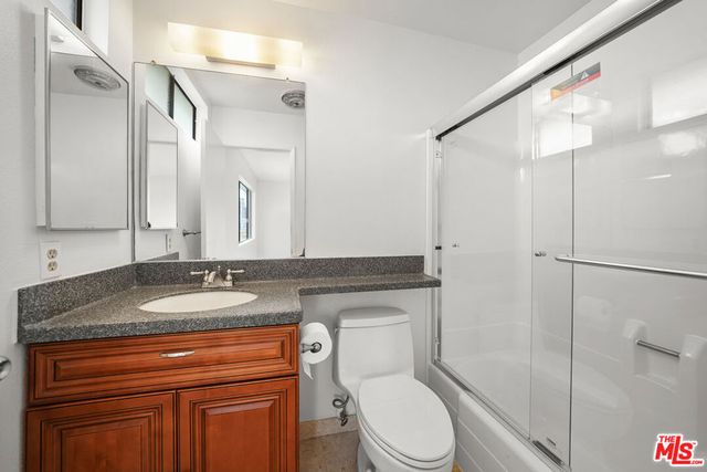 11952 Darlington Avenue 3, Los Angeles, CA 90049