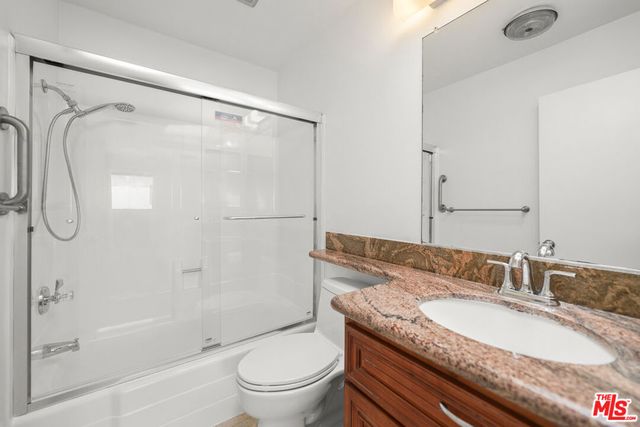 11952 Darlington Avenue 3, Los Angeles, CA 90049