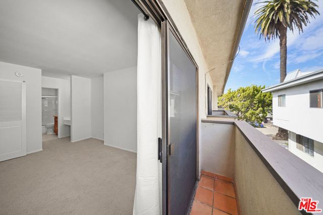 11952 Darlington Avenue 3, Los Angeles, CA 90049