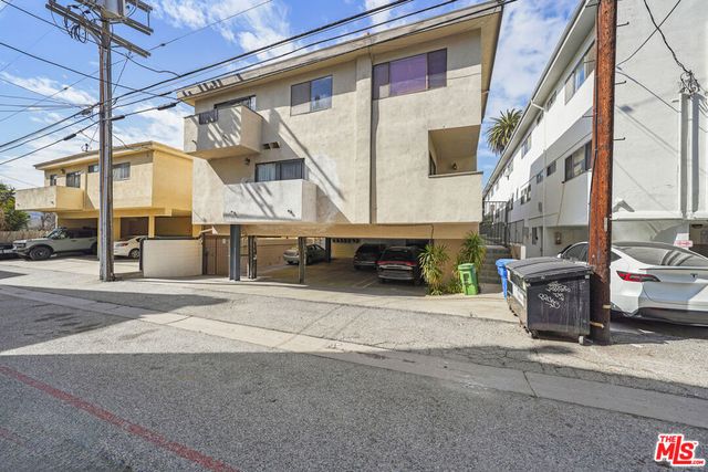 11952 Darlington Avenue 3, Los Angeles, CA 90049