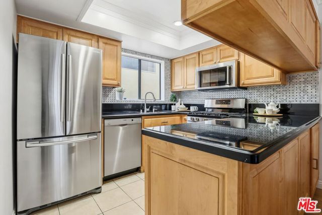 11952 Darlington Avenue 3, Los Angeles, CA 90049