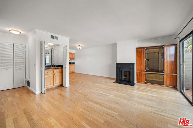 11952 Darlington Avenue 3, Los Angeles, CA 90049