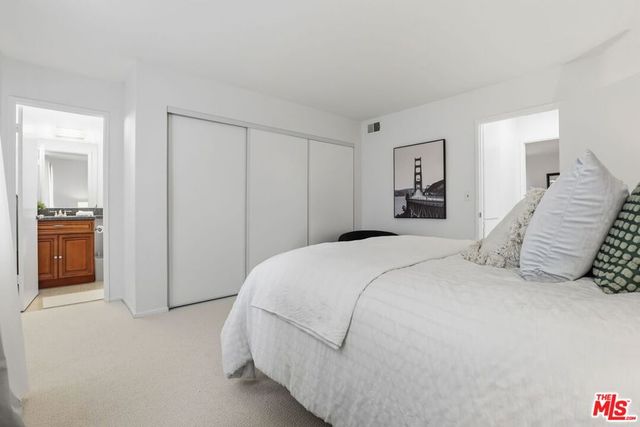 11952 Darlington Avenue 3, Los Angeles, CA 90049
