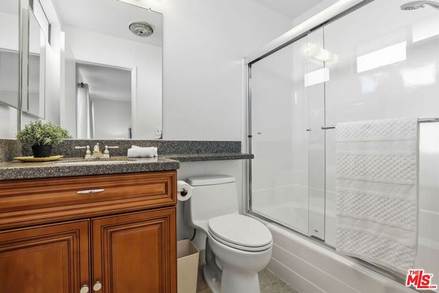 11952 Darlington Avenue 3, Los Angeles, CA 90049