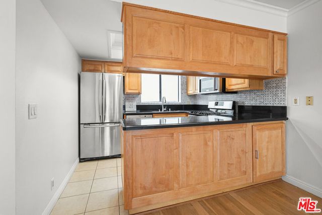 11952 Darlington Avenue 3, Los Angeles, CA 90049