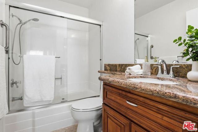 11952 Darlington Avenue 3, Los Angeles, CA 90049