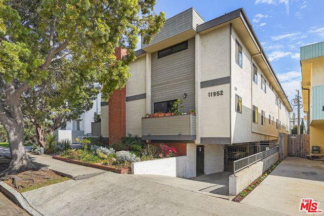 11952 Darlington Avenue 3, Los Angeles, CA 90049