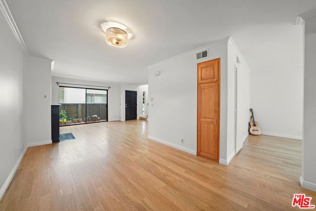 11952 Darlington Avenue 3, Los Angeles, CA 90049