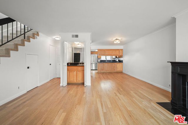 11952 Darlington Avenue 3, Los Angeles, CA 90049