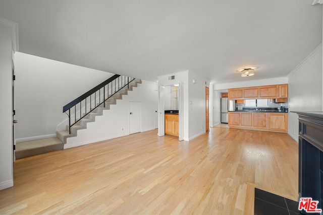 11952 Darlington Avenue 3, Los Angeles, CA 90049