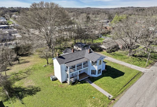 111 College Ave, Centerville, TN 37033