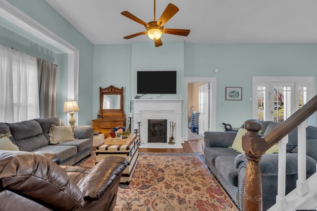 111 College Ave, Centerville, TN 37033