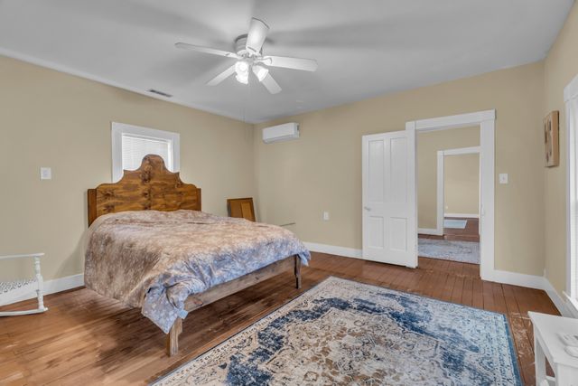 111 College Ave, Centerville, TN 37033