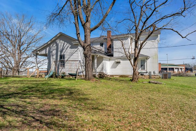 111 College Ave, Centerville, TN 37033