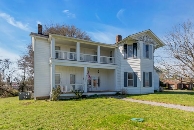 111 College Ave, Centerville, TN 37033