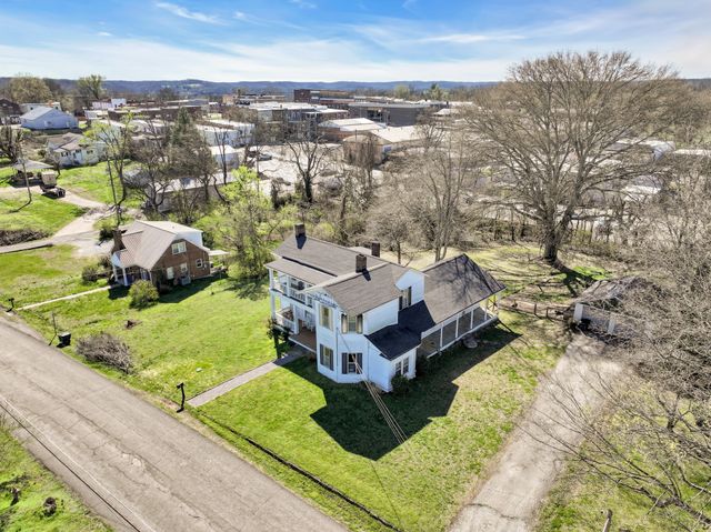 111 College Ave, Centerville, TN 37033