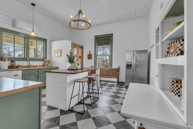 111 College Ave, Centerville, TN 37033