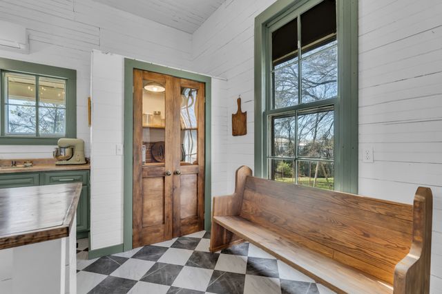 111 College Ave, Centerville, TN 37033