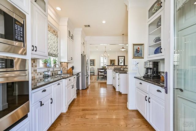 2 Compass Circle, Galveston, TX 77554