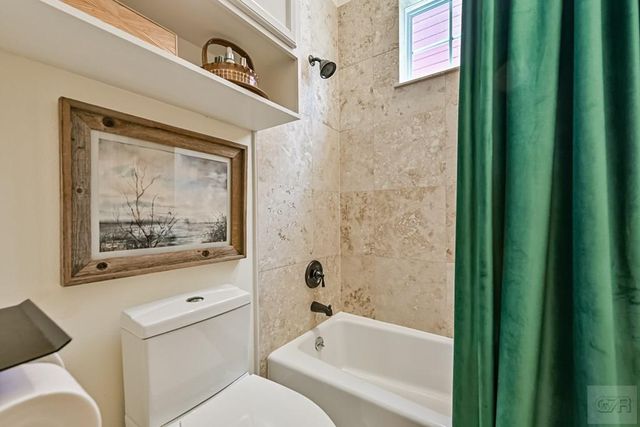 2 Compass Circle, Galveston, TX 77554