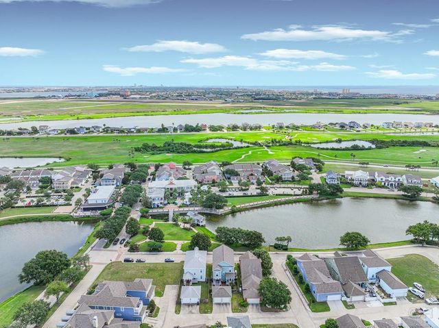2 Compass Circle, Galveston, TX 77554