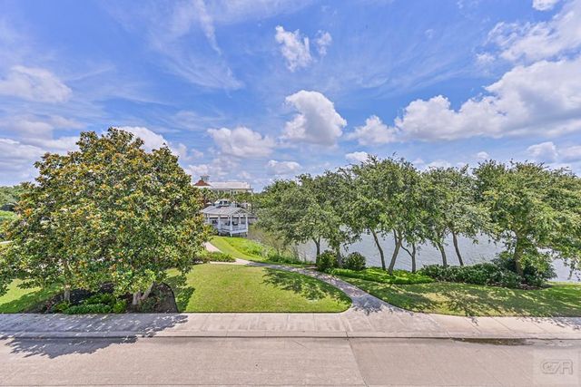 2 Compass Circle, Galveston, TX 77554